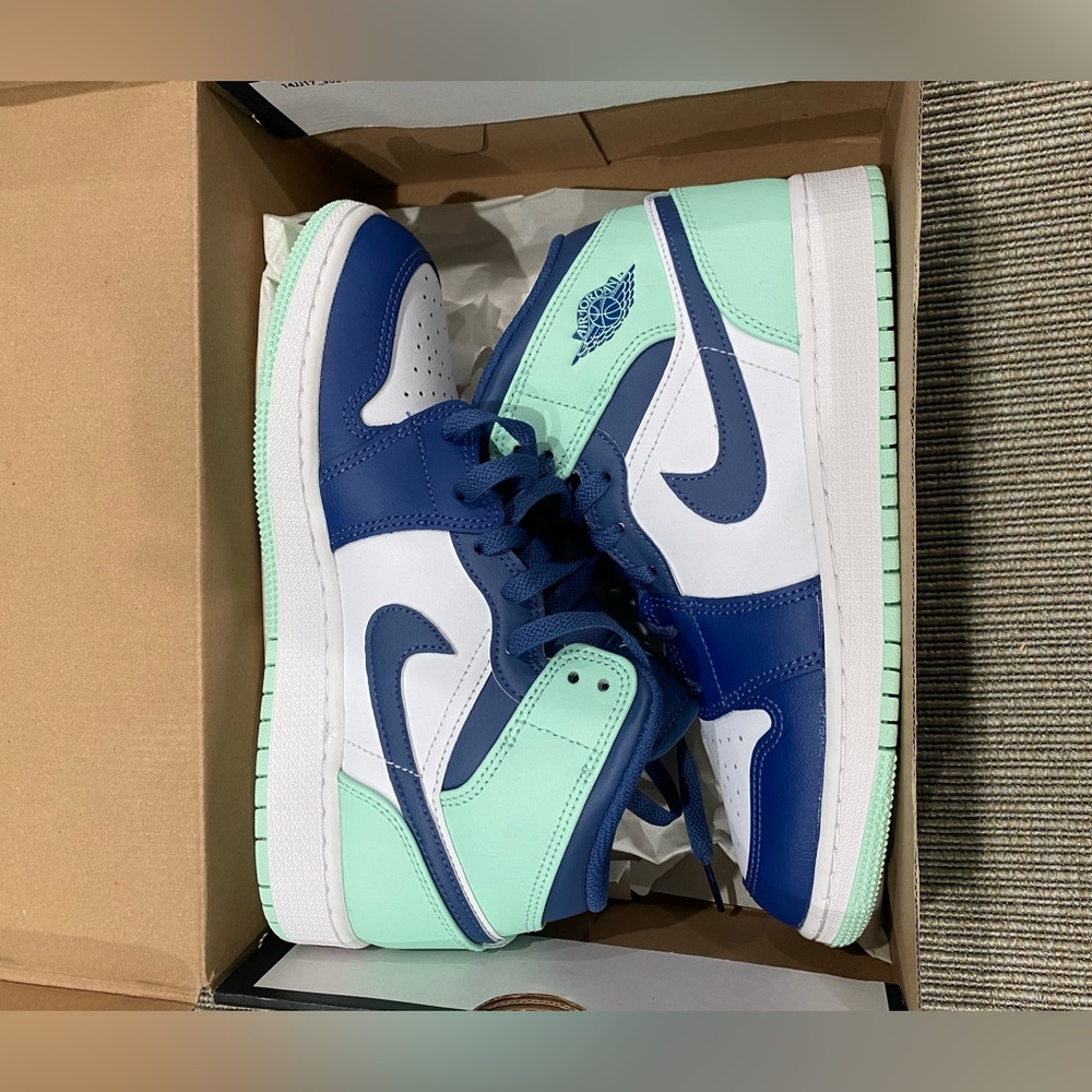 Bran New MINT AND BLUE JORDANS • NEVER WORN•